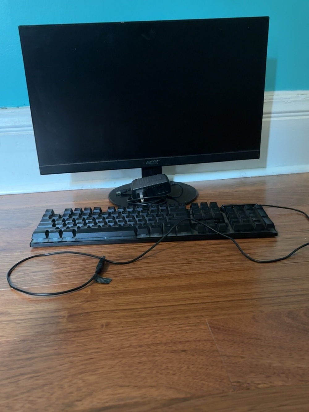 Acer Black Monitor with LVLUP gaming keyboard
